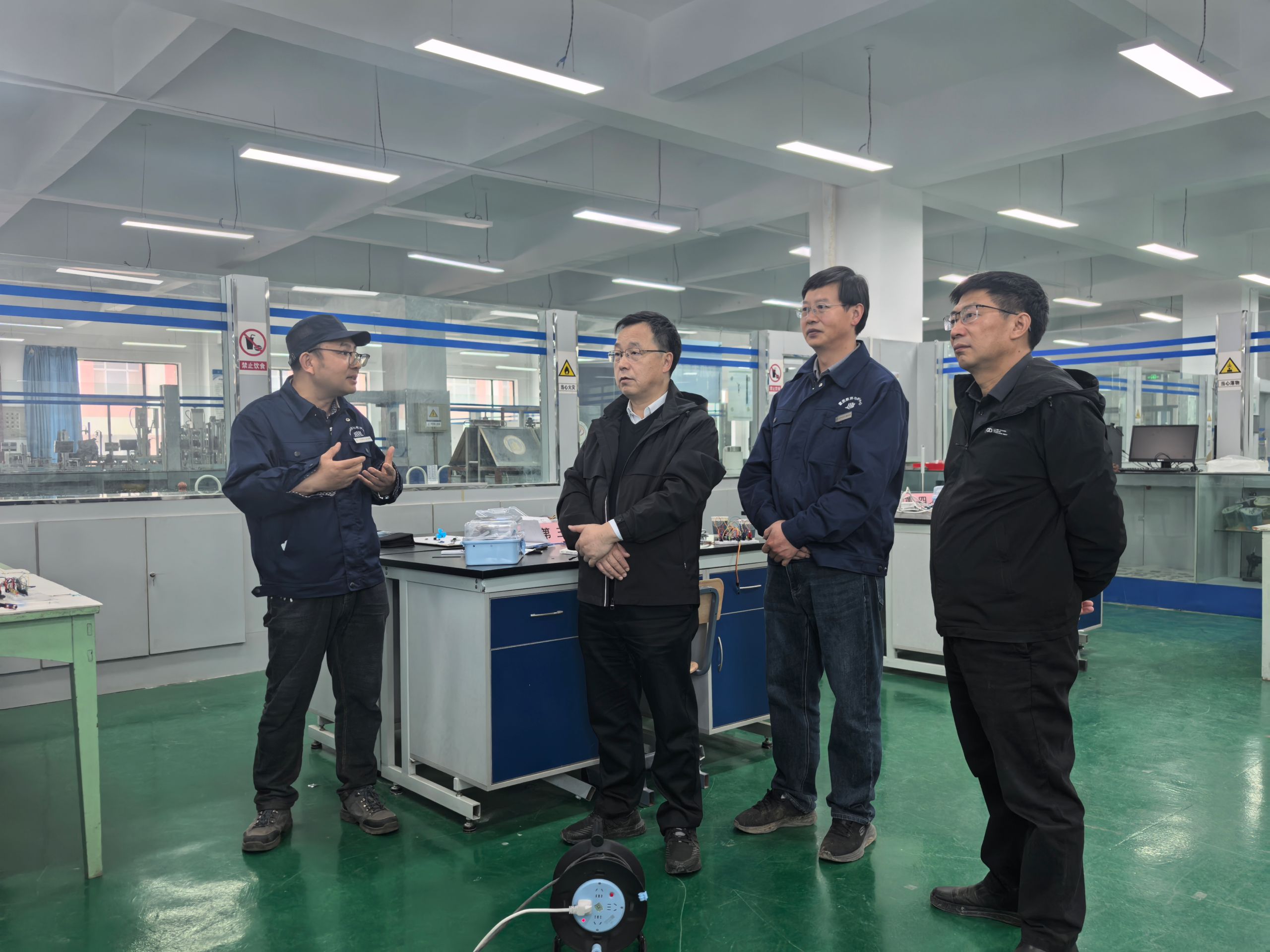 校领导调研指导劳动工坊建设工作