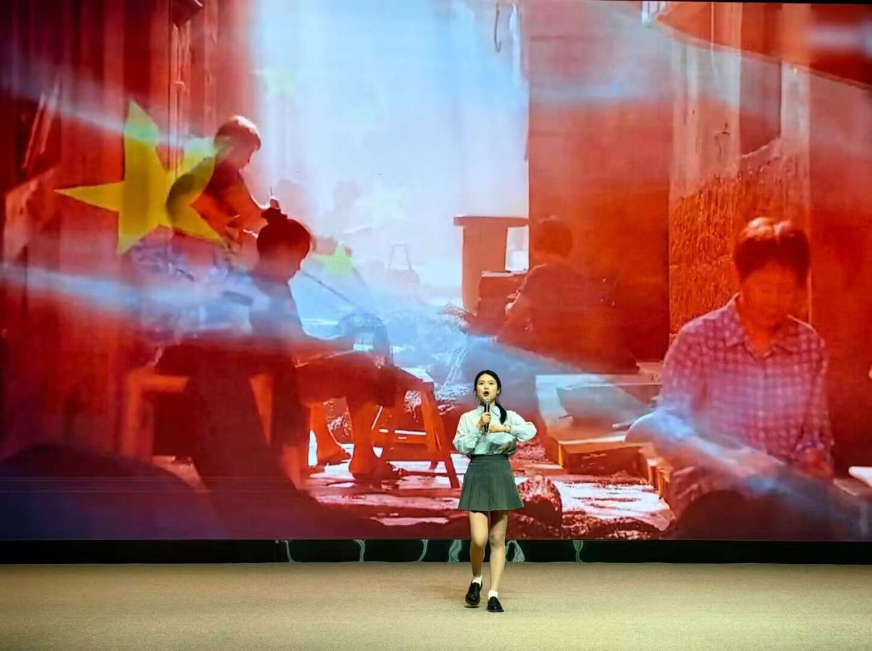 我校“五月的鲜花——第十二届中华经典诗词朗诵大赛”圆满落幕