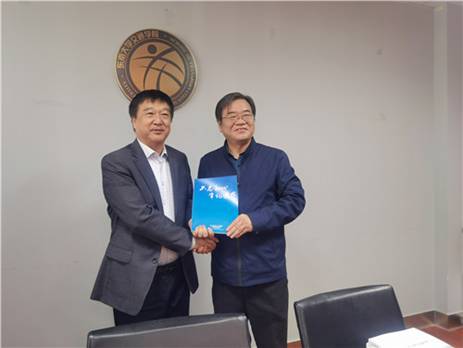 16过秀成合影_副本