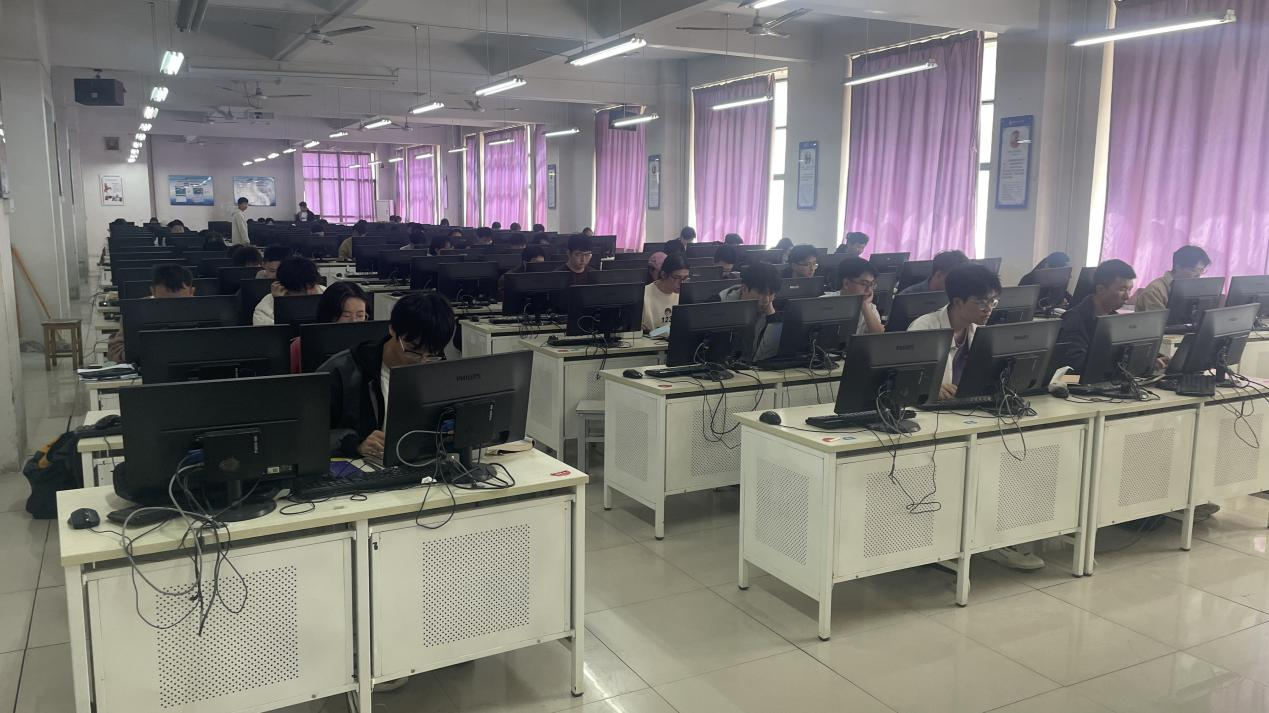 学校举行第四届ACM-ICPC国际大学生程序设计竞赛校赛