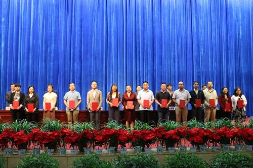 我校隆重举行教师节庆祝大会