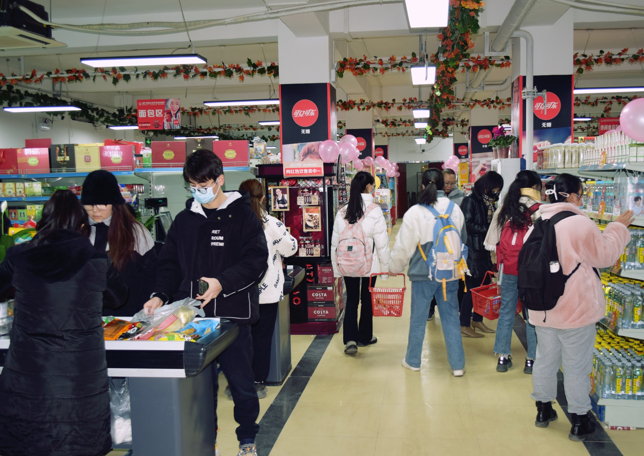 彭家坪校区南村学生超市顺利开业