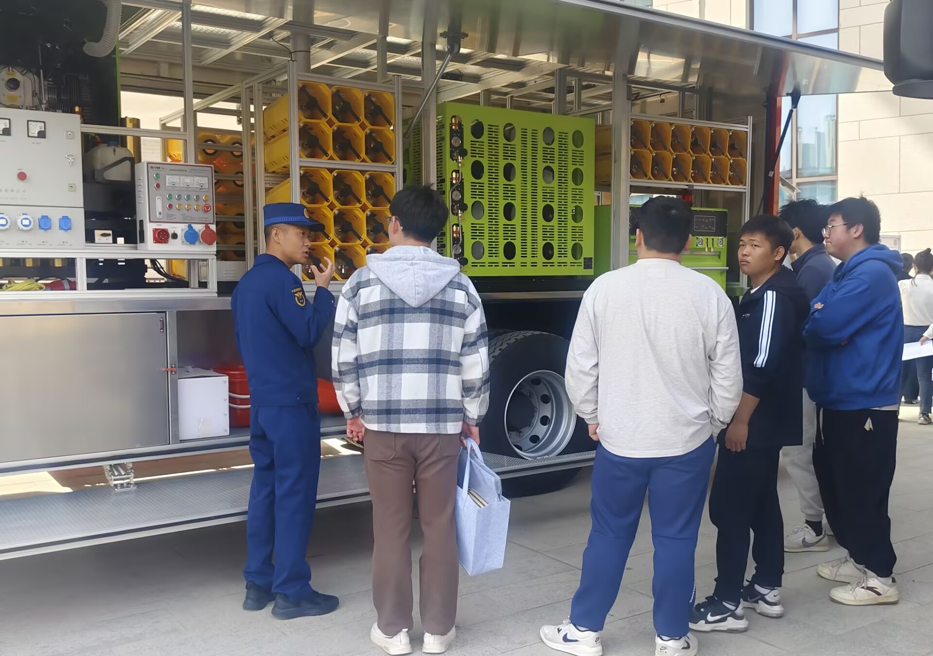 电信学院“一站式”学生社区开展公寓安全专项行动