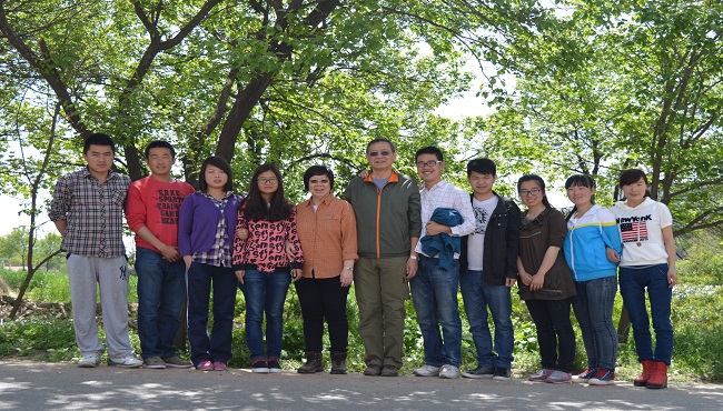 苏先生2015年回访我校受助学生活动纪实
