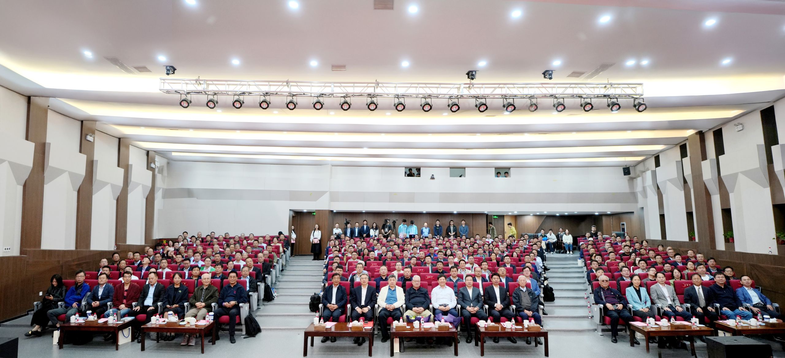 学校举办能源与动力工程学院成立60周年专业学科建设研讨会