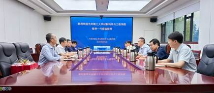 会议室里的人们AI 生成的内容可能不正确。