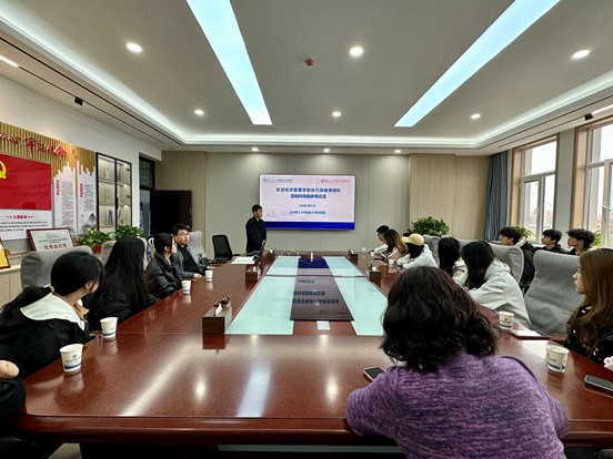 经济管理学院研修团到学校国家大学​科技园参观交流